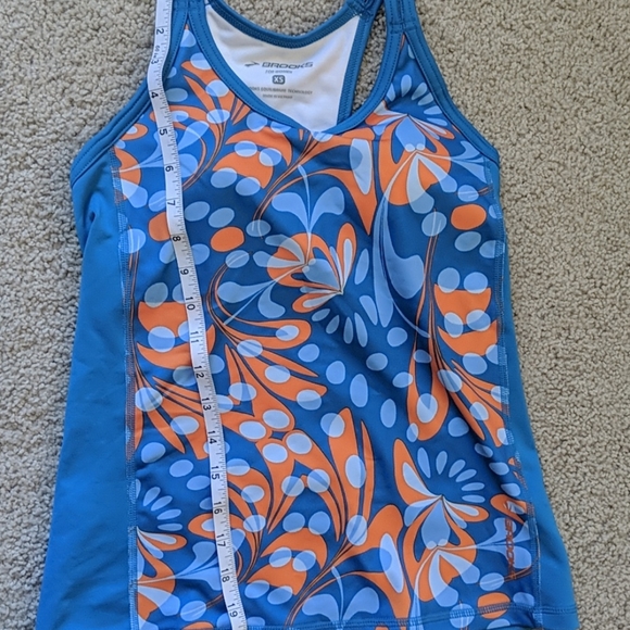 Brooks - running top with built in bra - Picture 10 of 11